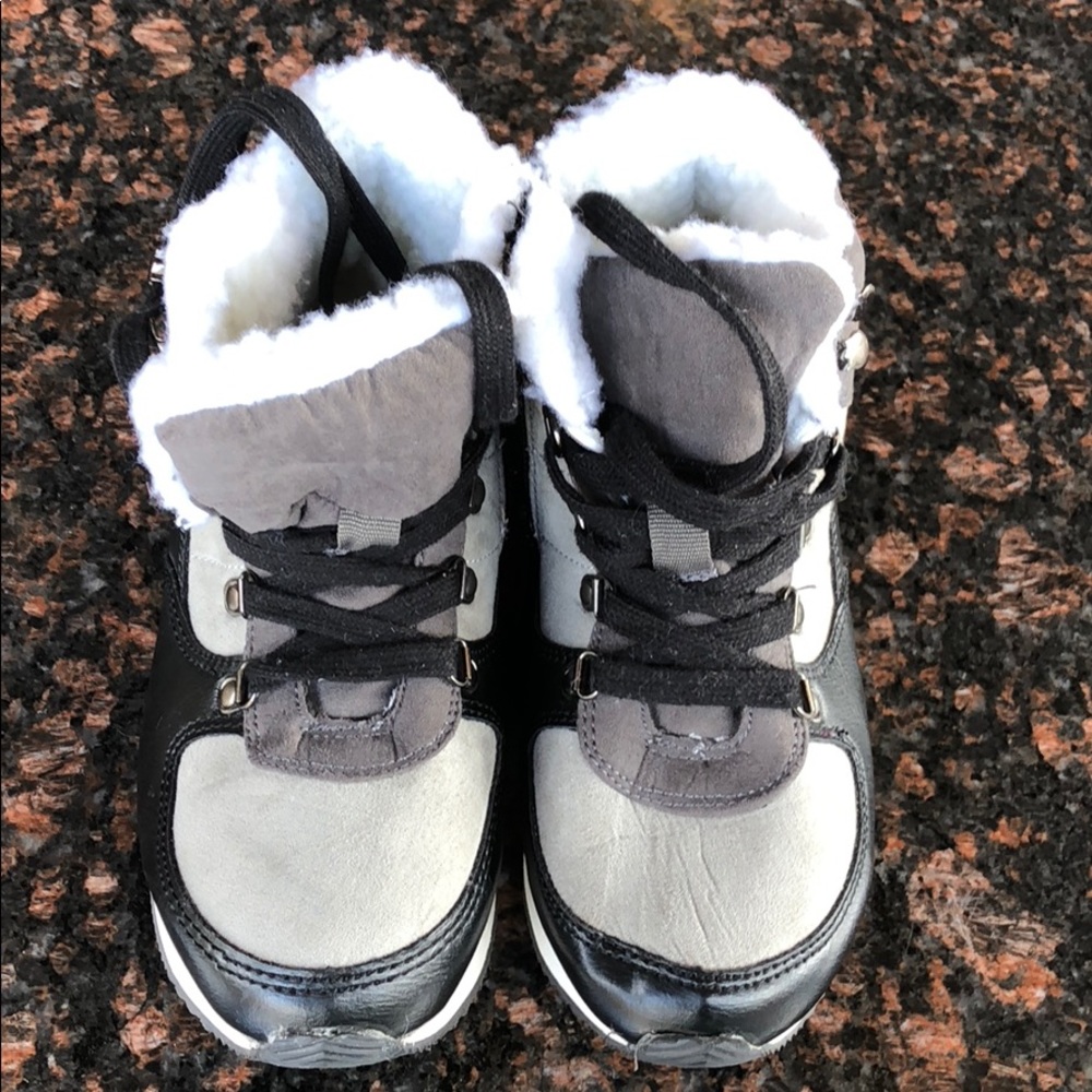 Boys boots